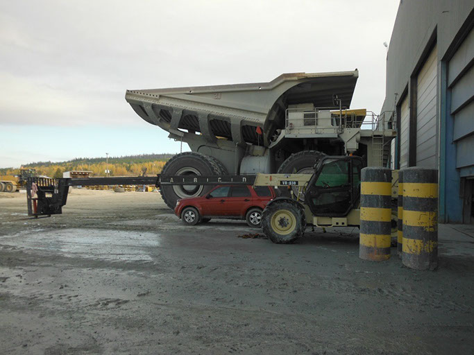 giant dump truck for mining